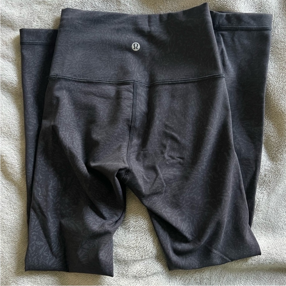 Lululemon Hawaii Island Black/Grey Wunder Train High-Rise Crop 23" Leggings - Picture 2 of 7